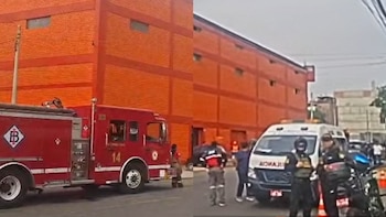 Derrame de 40 galones de ácido nítrico en el Cercado de Lima dejó dos trabajadores afectados