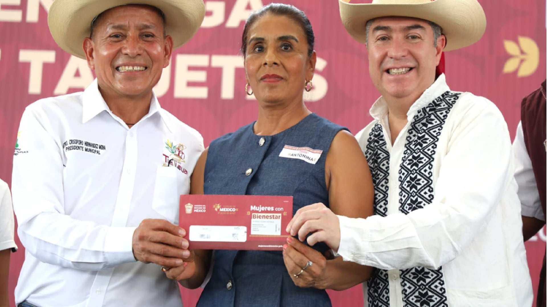 Mujeres con Bienestar entrega de tarjetas en el Edomex
