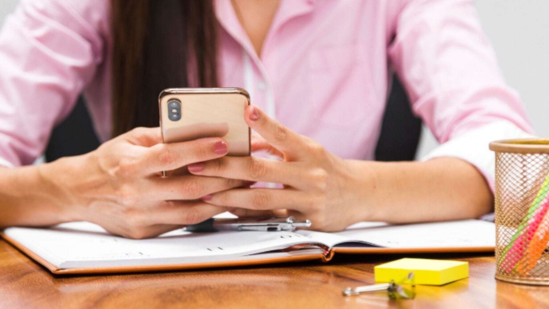 La disposición busca combatir delitos como extorsión, fraude y suplantación de identidad, limitando el uso anónimo y excesivo de líneas telefónicas - Créditos: Freepik.