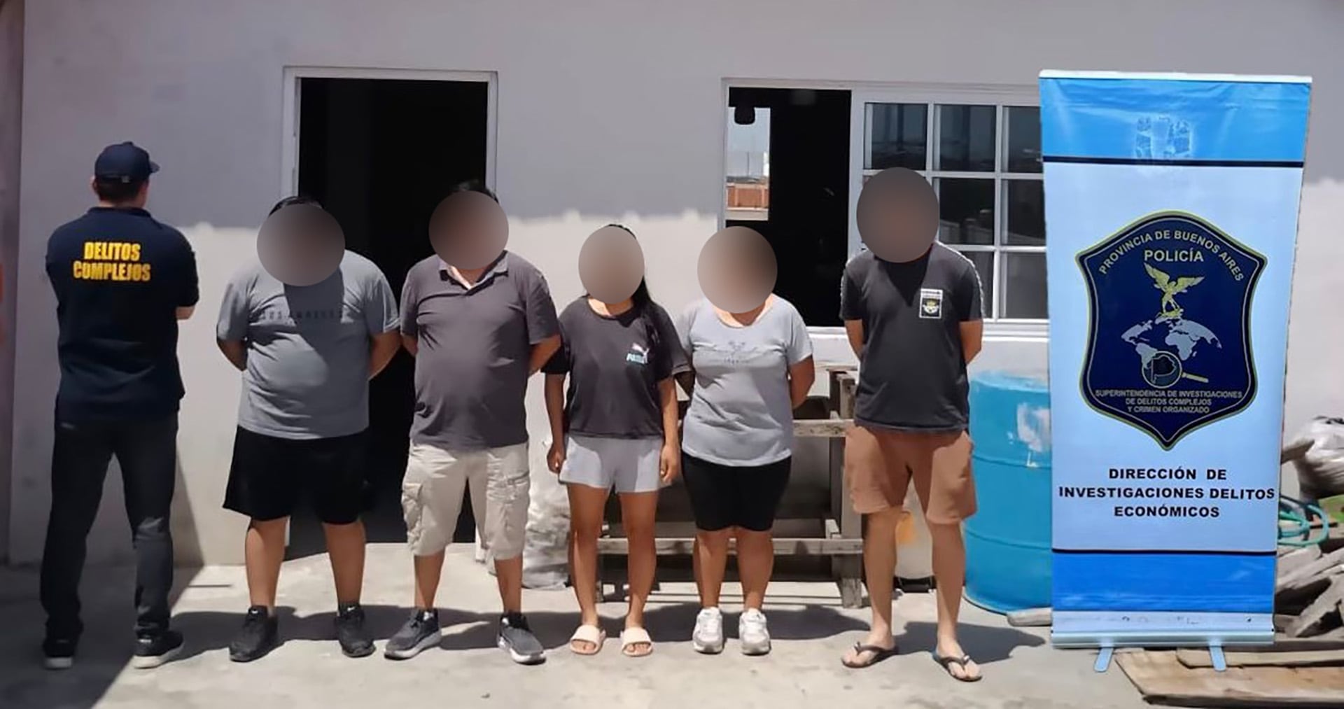 La cadena ilegal se extendía desde la producción en talleres clandestinos hasta la venta online y los envíos por correo