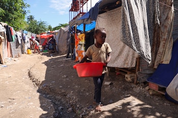 Los niños desplazados pierden acceso