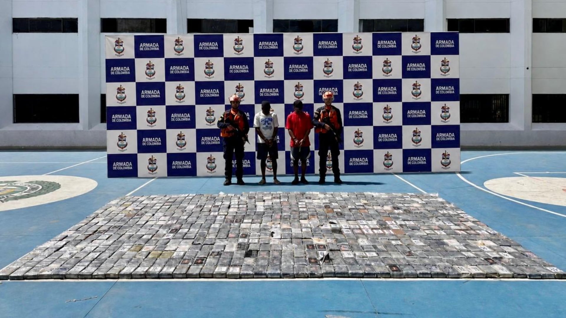 Dos ciudadanos de República Dominicana fueron capturados durante el operativo antidrogas en aguas de Cartagena, Bolívar - crédito prensa Armada de Colombia