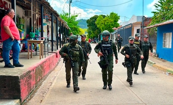 Barrera Peña recorrió Norosí para escuchar a la comunidad y evaluar las dificultades operativas que enfrenta la estación de Policía - crédito prensa Policía Nacional
