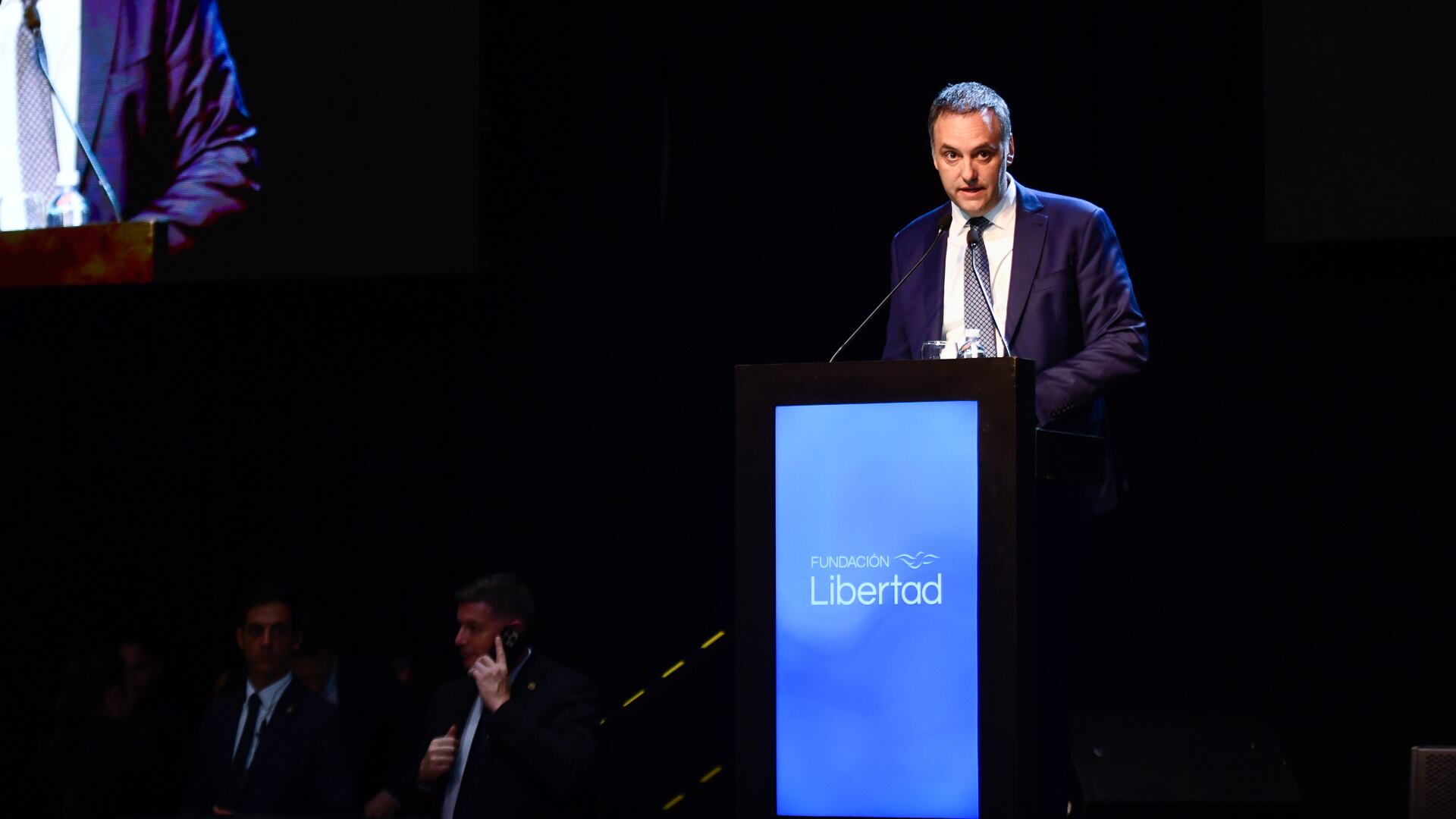 Manuel Adorni encabeza la lista de La Libertad Avanza