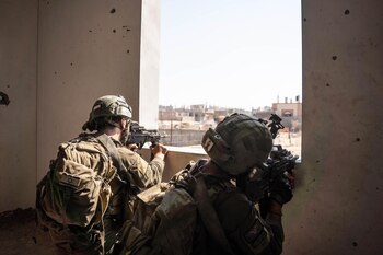 Soldados israelíes en Jan Yunis