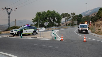 El incendio obliga a evacuar Cenicientos y a desmantelar el Puesto de Mando