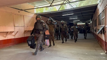 Celulares, cervezas, armas y hasta