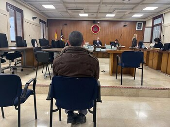 18/01/2024 Un hombre acepta un año de cárcel y cuatro de inhabilitación por abusos a una menor a la que daba clases de taekwondo.
Un hombre de 34 años ha aceptado este jueves una pena de un año de cárcel por abusos sexuales a una menor a la que daba clases de taekwondo en Mallorca. También ha quedado inhabilitado durante cuatro años para ejercer cualquier actividad que conlleve contacto con menores.
POLITICA ESPAÑA EUROPA ISLAS BALEARES AUTONOMÍAS