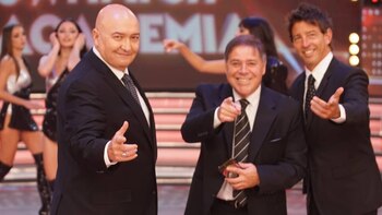 Larry de Clay junto a