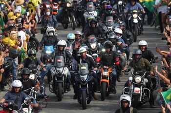 El presidente saluda desde la