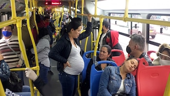 Creadora de contenido se quejó de las personas que no ceden el puesto a mujeres embarazadas en Transmilenio
