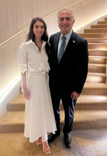 Noor Pahlaví con su padre