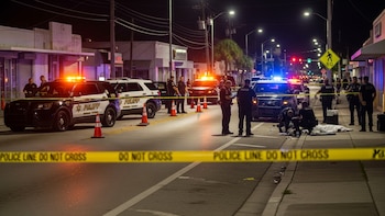 Operativo policial en Pompano Beach por el hallazgo de un hombre baleado mantiene cerrada una vía clave