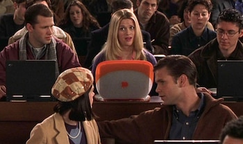 El logo al revés de Apple en las MacBook podía ser apreciado en películas y series de televisión.