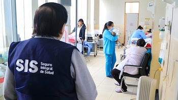 SIS requiere bachilleres y titulados para cubrir plazas de hasta S/ 9.000 en salarios