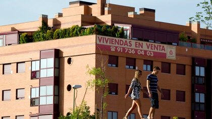 Vivienda, cuentas bancarias y planes de pensiones: los principales destinos del ahorro y la inversión de los españoles