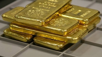El oro ve peligrar los 4.000 dólares por el repunte del crudo y de la deuda francesa