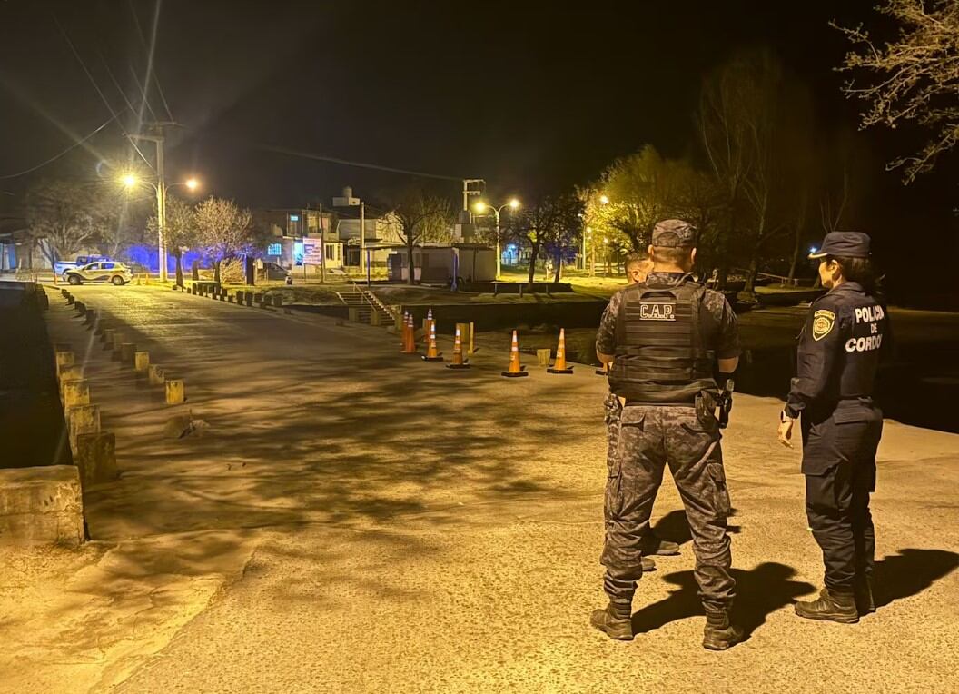 El ciclista se precipitó desde una altura de tres metros mientras descendía por la ruta hacia el puente San Lorenzo (Foto: El Doce)
