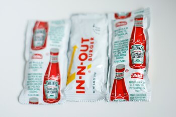 Paquetes de kétchup de la