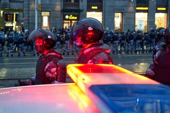 Policías antidisturbios en Moscú, Rusia.
