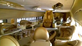 Este gran trono dorado es