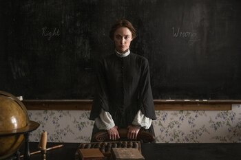 Maika Monroe, una institutriz de la que no hay que fiarse en en 'Victorian Psycho', adaptación de la novela homónima de Virginia Feito.