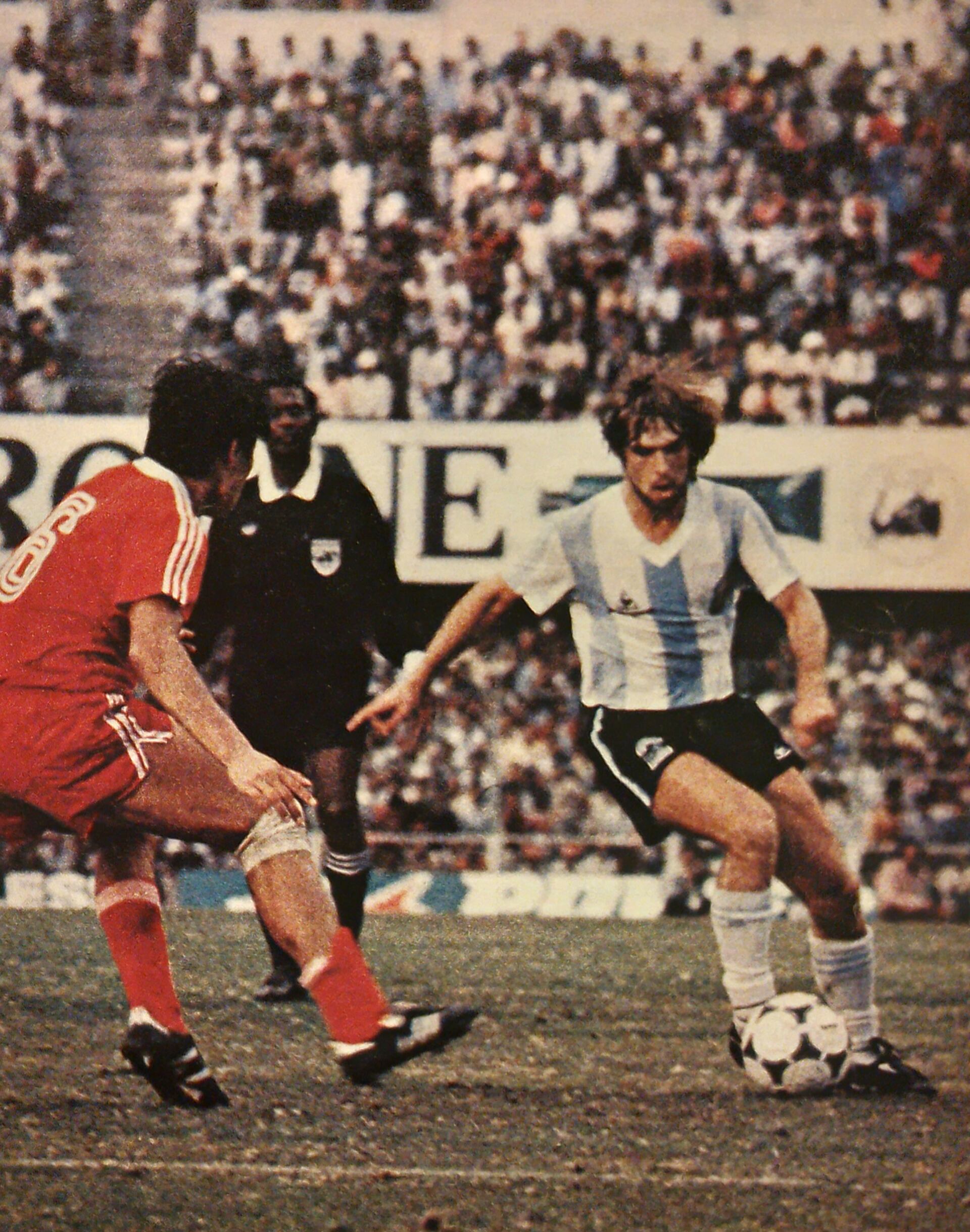 Julián Camino, uno de los mejores jugadores argentinos en el torneo, en el fatídico partido ante China