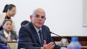 Ministro Álvarez se enloda al decir que violaciones a niñas indígenas “tienen origen cultural”, como “pasarse la luz roja”