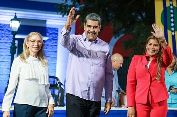 Nicolás Maduro asistió con Cilia