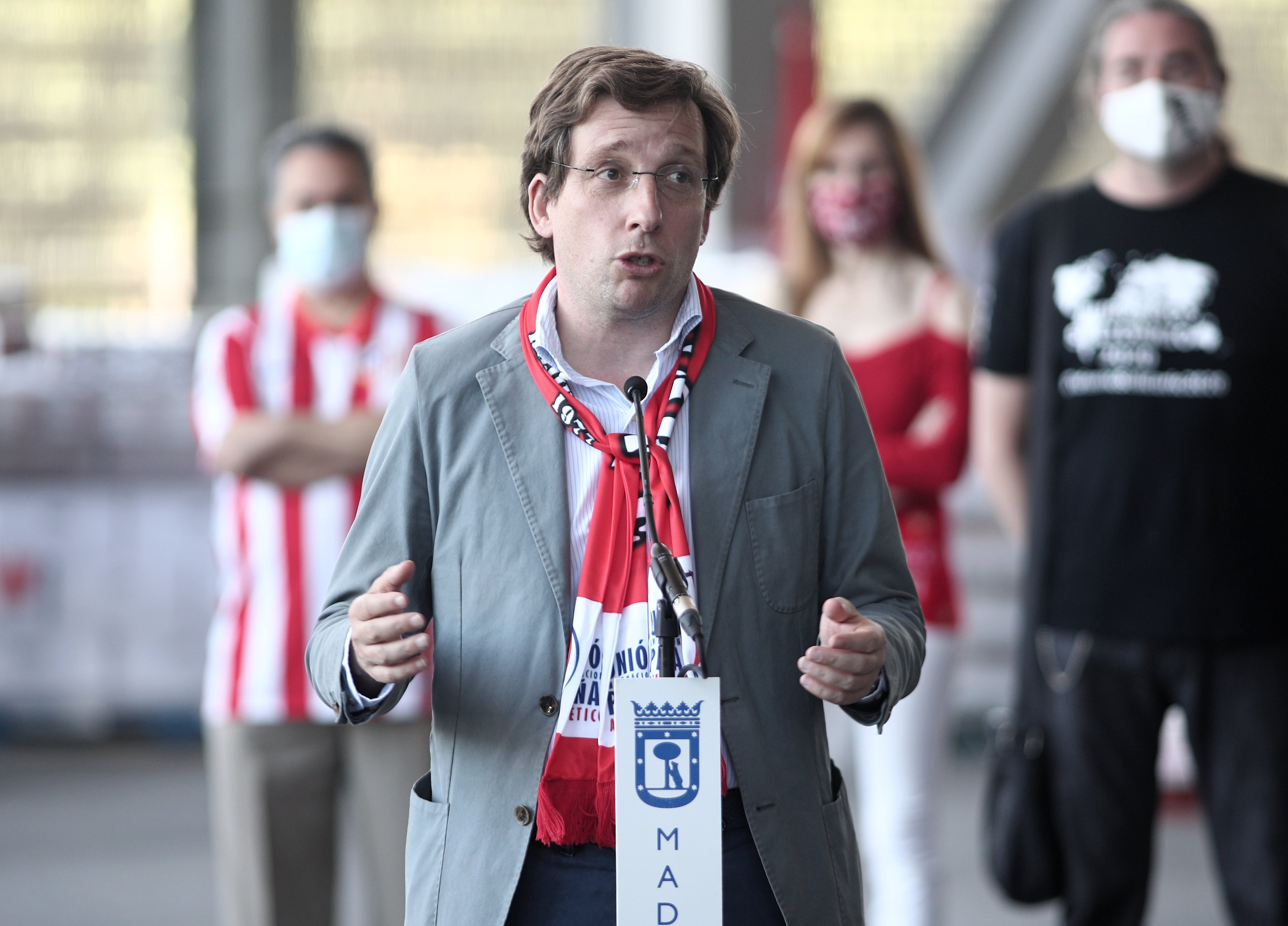 José Luis Martínez-Almeida, con corbata rojiblanca. (Eduardo Parra/Europa Press)