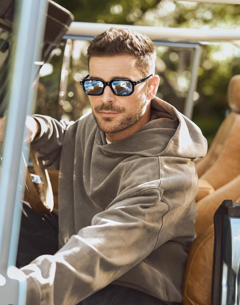 La residencia “Futurecave” propone un lujo sostenible integrado al paisaje. (Instagram /zacefron)
