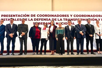 Imelda Castro con la plana mayor de Morena.
Crédito: X/ @imeldacastromx