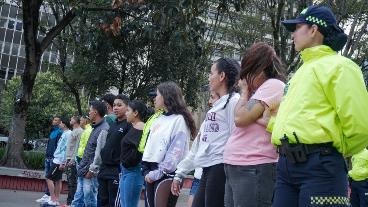 El alcalde Carlos Fernando Galán participó en la presentación oficial de los supuestos miembros de Los Cats - crédito Mebog