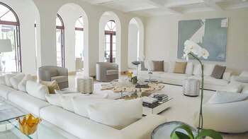 La mansión tiene 12 habitaciones,