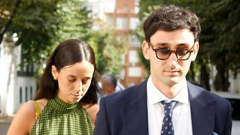 Victoria Federica, deslumbrante con un look de perfecta invitada, deja en el aire si piensa en boda con Jorge Navalpotro