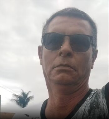 El hombre de 57 años