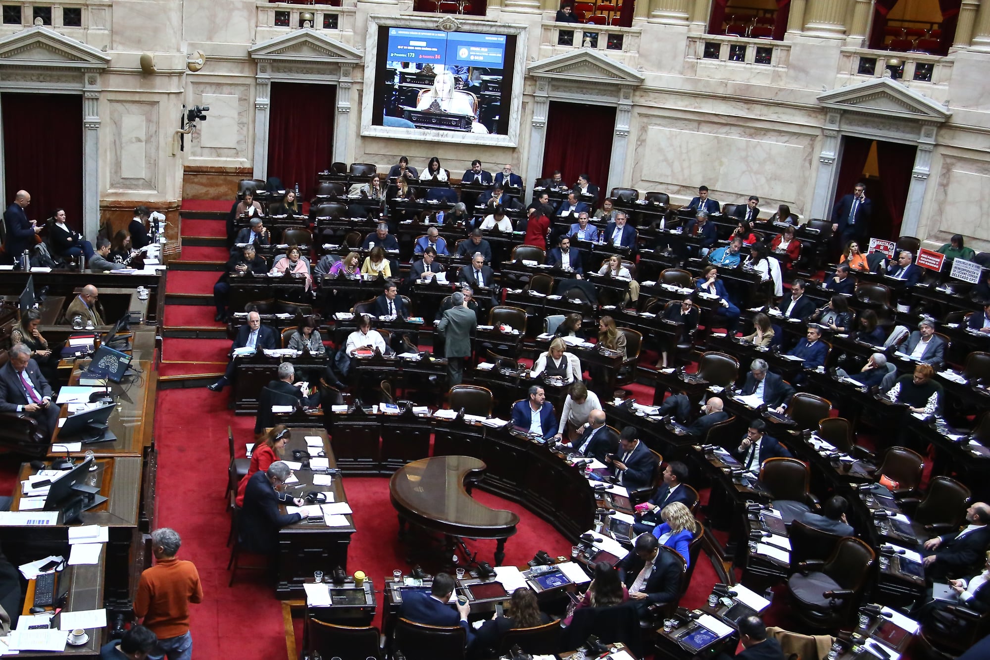La sesión comenzó el miércoles y se extendió hasta el jueves a la madrugada (RS Fotos)