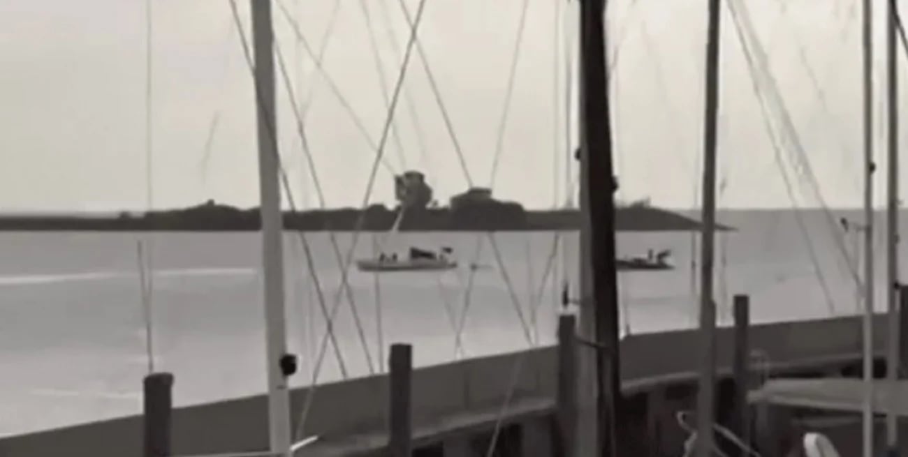 Ambos tripulantes del velero Boomerang recibieron atención de SAME y fueron trasladados al Yacht Club, donde se confirmó que estaban fuera de peligro