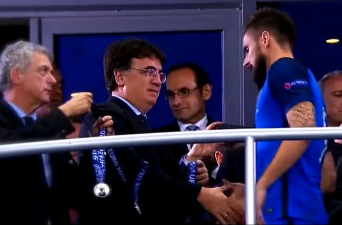 La final de la Eurocopa 2016 ante Portugal, disputada en París, representa la derrota más dolorosa en la trayectoria profesional de Giroud (YouTube: Gir0uz4n 99)