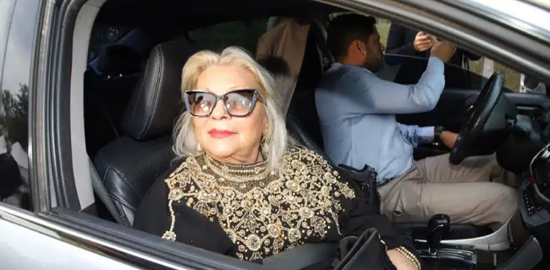 Elisa Carrió junto a su custodio