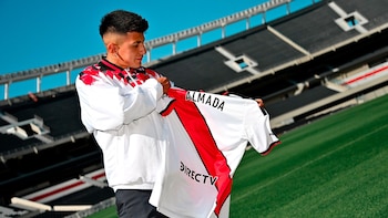 Thiago Almada reveló el llamado que lo terminó de convencer para firmar con River Plate: para quién será la primera camiseta