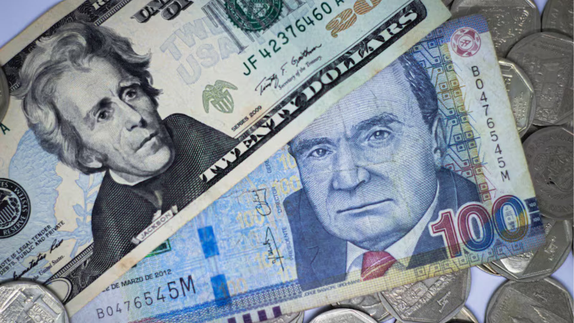 Sol peruano le hace frente al dólar y el tipo de cambio cae a su valor más bajo en seis meses
