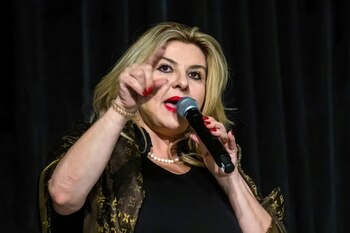 Michele Fiore fue imputada por desviar fondos destinados a una estatua conmemorativa de un oficial asesinado. (Ty ONeil/ The Associated Press)