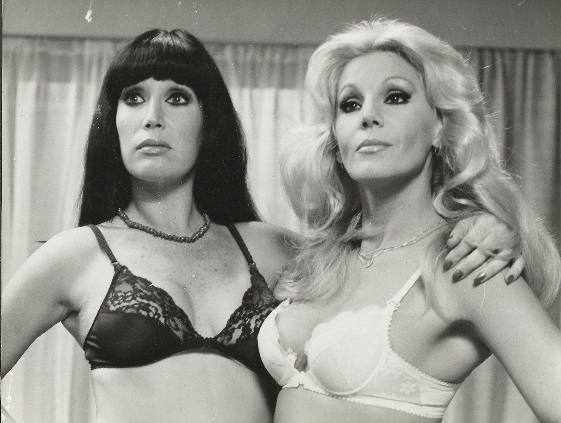 La serie aborda la relación entre Moria Casán y Susana Giménez, íconos de la cultura popular argentina