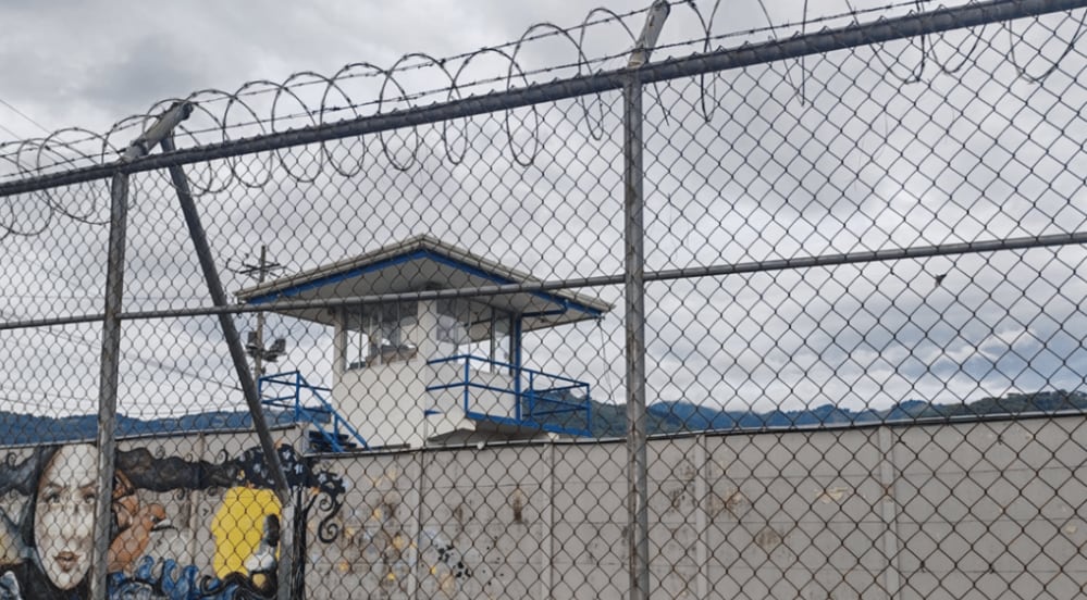 El OIJ investiga si los policías penitenciarios recibieron dinero u otros beneficios por entregar teléfonos a Edwin López Vega en el centro penitenciario La Reforma./ (El Observador)