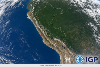 Vista satelital del territorio peruano con varios puntos rojos en la costa central, el logotipo del Instituto Geofísico del Perú y una fecha.