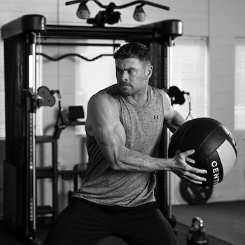Chris Hemsworth con más músculos que nunca para 'Los Vengadores: Doomsday': "La fuerza no se construye de la noche a la mañana"
