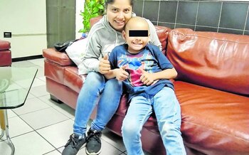 Su madre lo define como "un guerrero" (Foto: Twitter Diario de Xalapa)