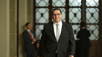 La revisión de casos cerrados en Guatemala reabre expedientes ligados a Jimmy Morales y Alejandro Giammattei