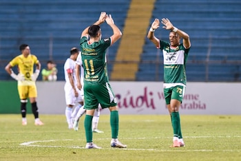 El cuadro hondureño celebró la remontada que los deja con ventaja mínima de cara al partido de vuelta en San Salvador. (Photo by Orlando SIERRA / AFP)